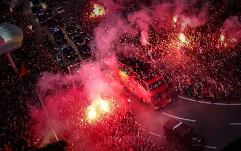 Triomfantelijke ontvangst Atlas Leeuwen (video)