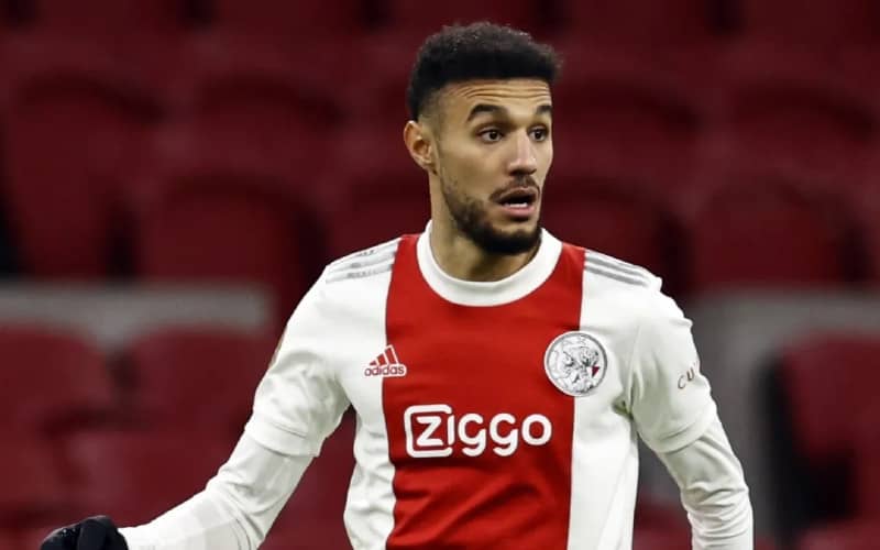 Real Madrid wil Noussair Mazraoui wegkapen bij FC Barcelona