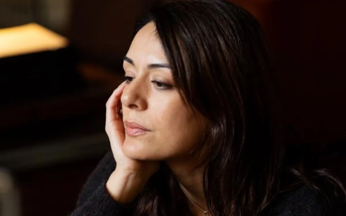 Marokkaanse actrice Sofia Essaïdi in tranen op tv