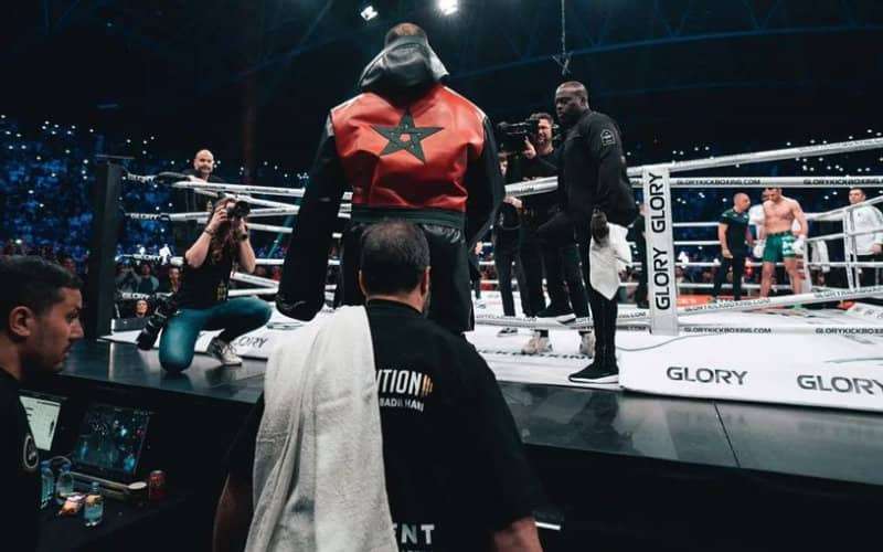 Glory ontslaat Arek Wrzosek na rellen met fans Badr Hari