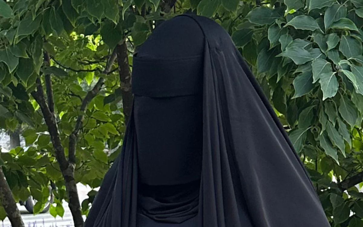 Vrouw in niqab pleegt bankoverval in Marokko