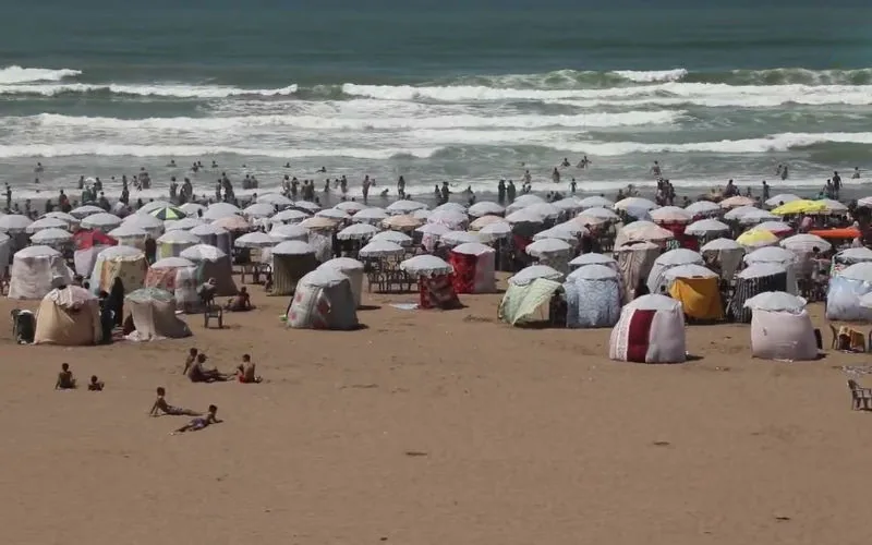 Wildkamperen bederft strandplezier in Marokko thumbnail