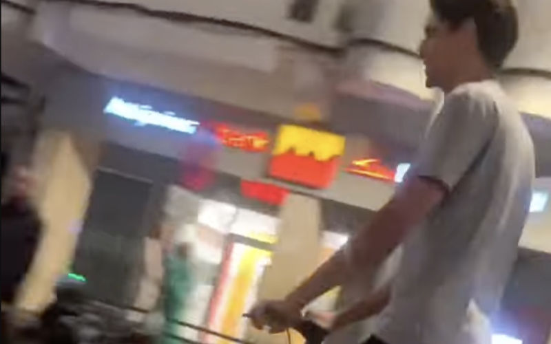 Yassine Bounou met step in Casablanca gespot (video)